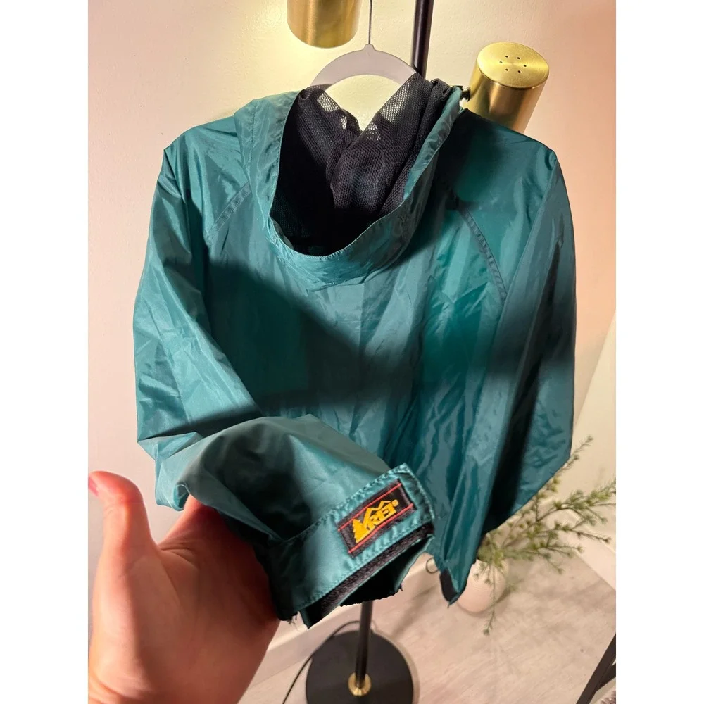 REI Vtg Windbreaker Gorpcore chic unisex med 90s collegiate prep fall transition